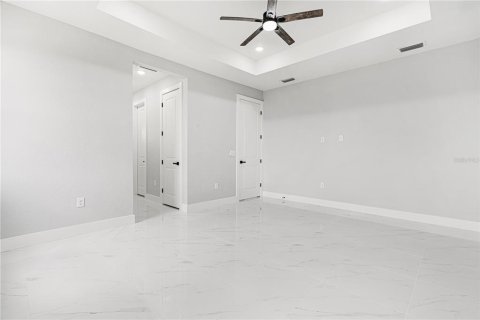 House in Cape Coral, Florida 3 bedrooms, 220.74 sq.m. № 1565807 - photo 15