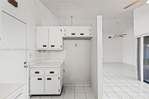 House in Miami, Florida 3 bedrooms, 115.66 sq.m. № 2087073 - photo 22