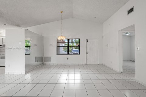 House in Miami, Florida 3 bedrooms, 115.66 sq.m. № 2087073 - photo 16