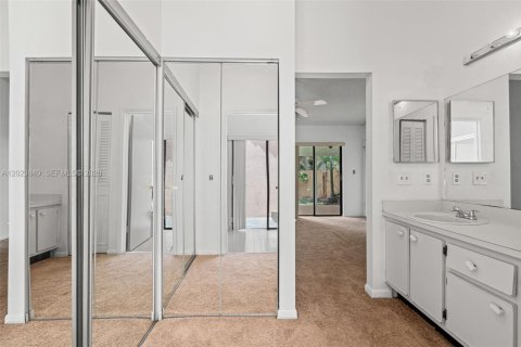 House in Miami, Florida 3 bedrooms, 115.66 sq.m. № 2087073 - photo 26