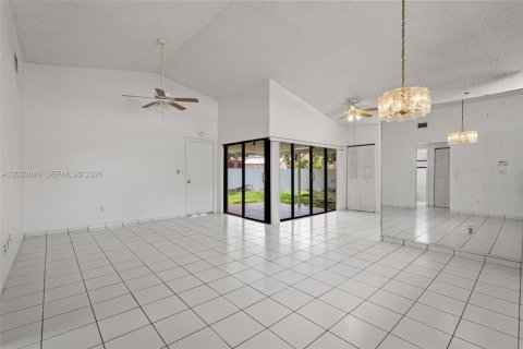 House in Miami, Florida 3 bedrooms, 115.66 sq.m. № 2087073 - photo 2