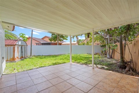 House in Miami, Florida 3 bedrooms, 115.66 sq.m. № 2087073 - photo 6