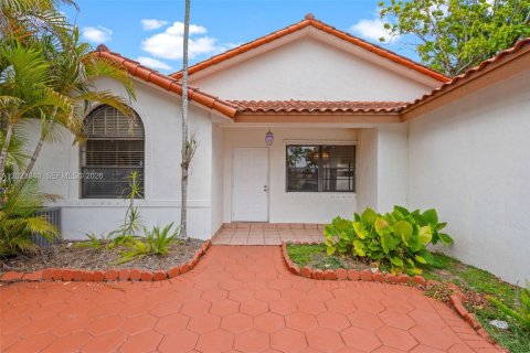 House in Miami, Florida 3 bedrooms, 115.66 sq.m. № 2087073 - photo 11