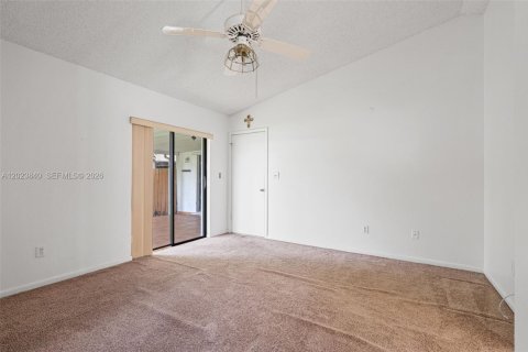 House in Miami, Florida 3 bedrooms, 115.66 sq.m. № 2087073 - photo 23