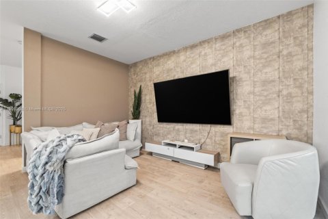 Townhouse in Doral, Florida 3 bedrooms, 149.11 sq.m. № 1951283 - photo 14