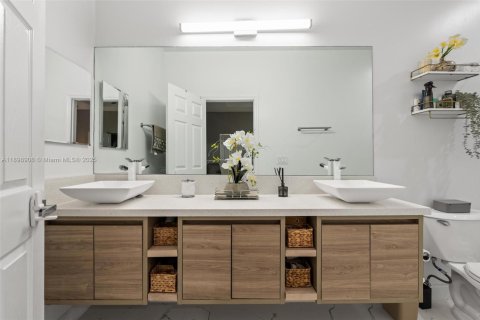 Townhouse in Doral, Florida 3 bedrooms, 149.11 sq.m. № 1951283 - photo 28