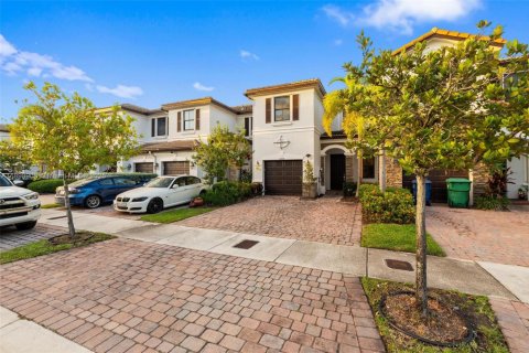 Townhouse in Doral, Florida 3 bedrooms, 149.11 sq.m. № 1951283 - photo 2