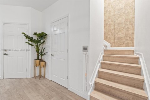 Townhouse in Doral, Florida 3 bedrooms, 149.11 sq.m. № 1951283 - photo 9