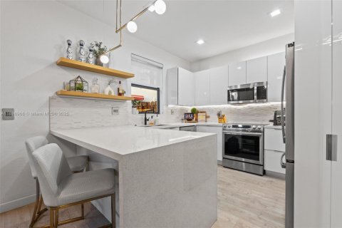 Townhouse in Doral, Florida 3 bedrooms, 149.11 sq.m. № 1951283 - photo 16
