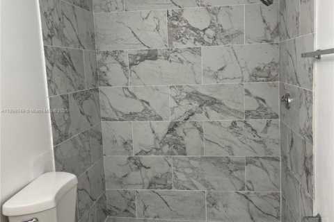 Снять в аренду кондоминиум в Майами, Флорида 2 спальни, 70.61м2, № 1951214 - фото 9