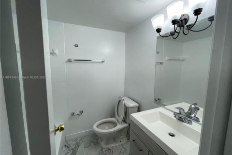 Снять в аренду кондоминиум в Майами, Флорида 2 спальни, 70.61м2, № 1951214 - фото 11