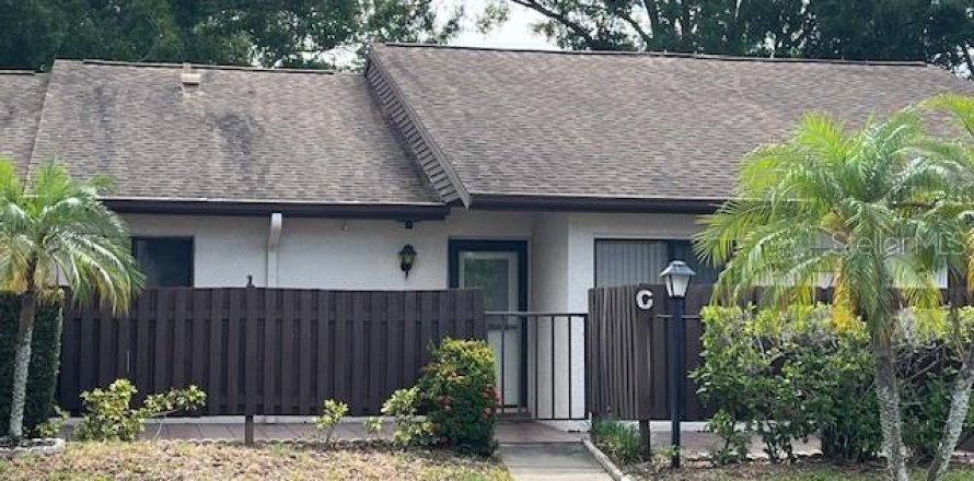 House in Palm Harbor, Florida 2 bedrooms, 125.42 sq.m. № 1542829