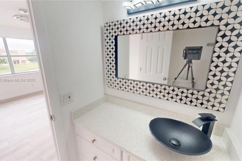 Condo in Sunrise, Florida, 2 bedrooms  № 1737557 - photo 27
