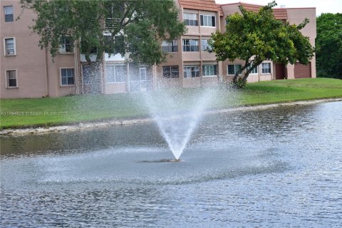 Condo in Sunrise, Florida, 2 bedrooms  № 1737557 - photo 2