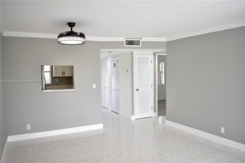 Condo in Sunrise, Florida, 2 bedrooms  № 1737557 - photo 8