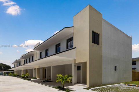 Condo in Florida City, Florida, 3 bedrooms  № 1874172 - photo 1