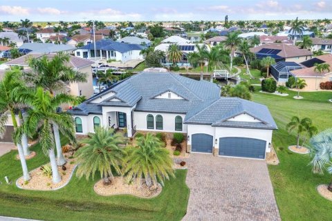 House in Punta Gorda, Florida 3 bedrooms, 196.21 sq.m. № 2349798