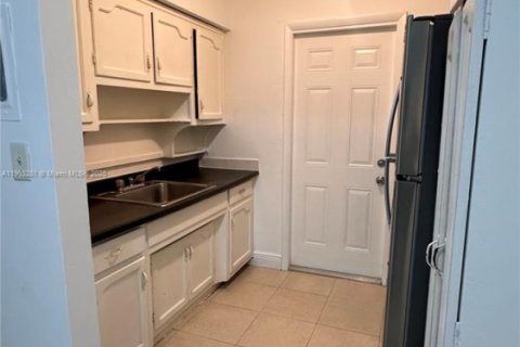 Villa ou maison à louer à Miami Beach, Floride: 1 chambre, 548.03 m2 № 1954729 - photo 5