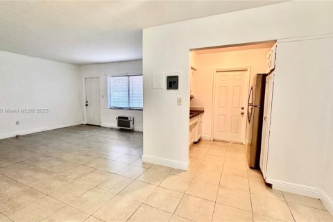 Villa ou maison à louer à Miami Beach, Floride: 1 chambre, 548.03 m2 № 1954729 - photo 2