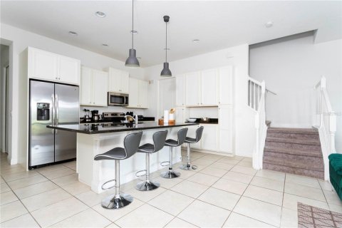 Townhouse in Davenport, Florida 5 bedrooms, 204.76 sq.m. № 2166586 - photo 11