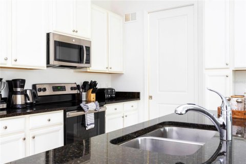 Townhouse in Davenport, Florida 5 bedrooms, 204.76 sq.m. № 2166586 - photo 9