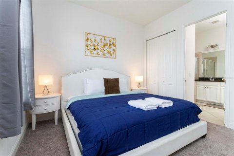Townhouse in Davenport, Florida 5 bedrooms, 204.76 sq.m. № 2166586 - photo 6
