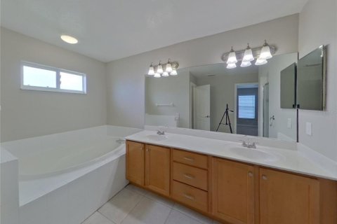 House in Bradenton, Florida 4 bedrooms, 235.23 sq.m. № 1912754 - photo 10