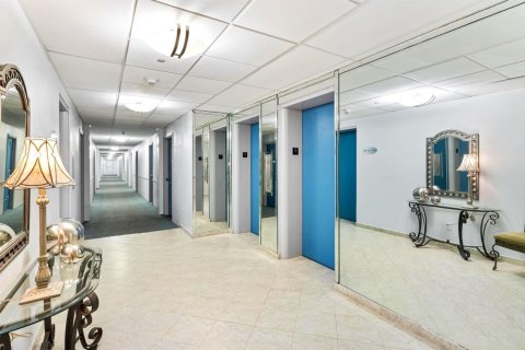 Купить кондоминиум в Форт-Лодердейл, Флорида 3 комнаты, 74.32м2, № 2189795 - фото 15