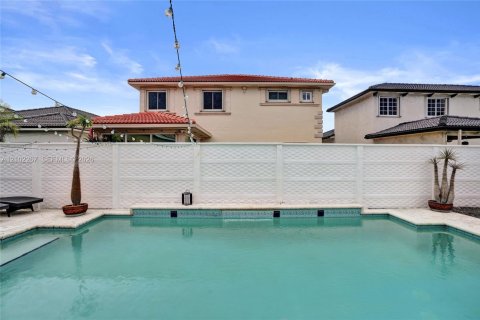 House in Miami Lakes, Florida 3 bedrooms, 139.45 sq.m. № 2406048 - photo 19