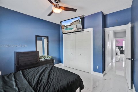 House in Miami Lakes, Florida 3 bedrooms, 139.45 sq.m. № 2406048 - photo 28