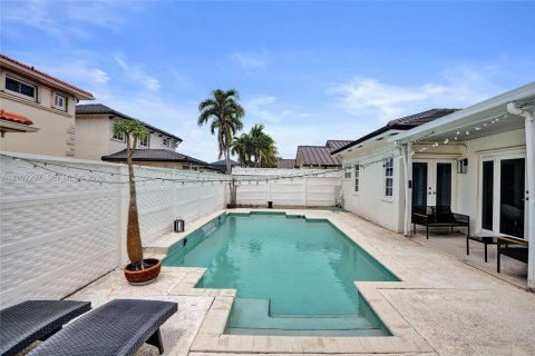 House in Miami Lakes, Florida 3 bedrooms, 139.45 sq.m. № 2406048 - photo 14