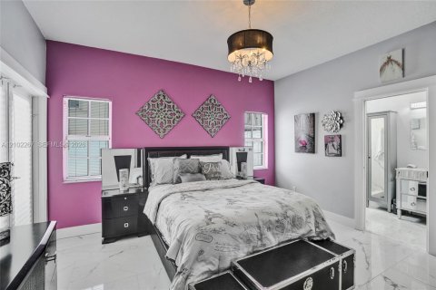 House in Miami Lakes, Florida 3 bedrooms, 139.45 sq.m. № 2406048 - photo 21