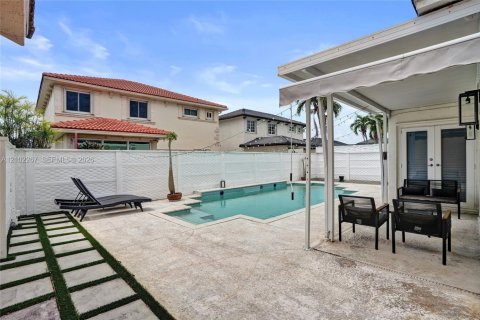 House in Miami Lakes, Florida 3 bedrooms, 139.45 sq.m. № 2406048 - photo 17