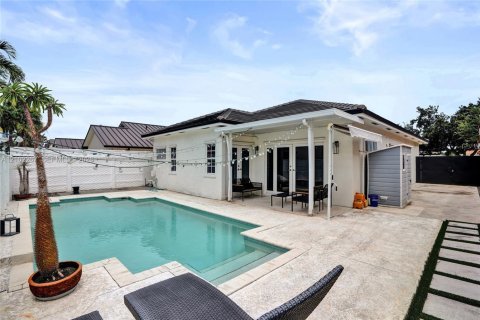 House in Miami Lakes, Florida 3 bedrooms, 139.45 sq.m. № 2406048 - photo 15