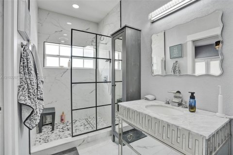 House in Miami Lakes, Florida 3 bedrooms, 139.45 sq.m. № 2406048 - photo 24
