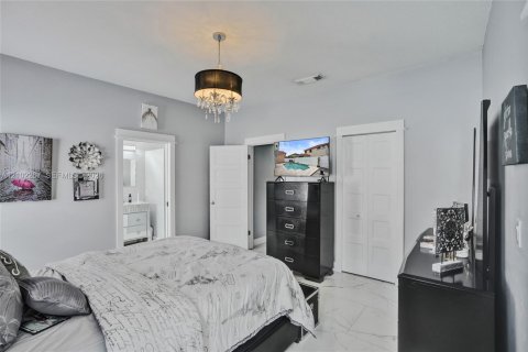 House in Miami Lakes, Florida 3 bedrooms, 139.45 sq.m. № 2406048 - photo 22
