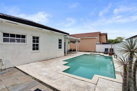 House in Miami Lakes, Florida 3 bedrooms, 139.45 sq.m. № 2406048 - photo 18