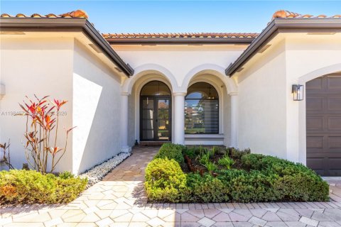 House in Pembroke Pines, Florida 4 bedrooms, 252.51 sq.m. № 2045831 - photo 3