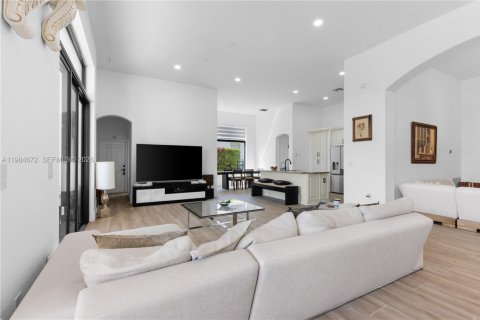 House in Pembroke Pines, Florida 4 bedrooms, 252.51 sq.m. № 2045831 - photo 15