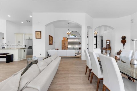 House in Pembroke Pines, Florida 4 bedrooms, 252.51 sq.m. № 2045831 - photo 14