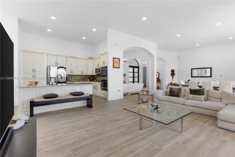 House in Pembroke Pines, Florida 4 bedrooms, 252.51 sq.m. № 2045831 - photo 19