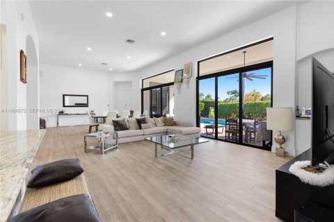 House in Pembroke Pines, Florida 4 bedrooms, 252.51 sq.m. № 2045831 - photo 18