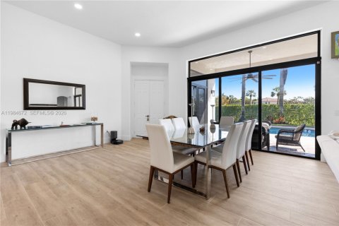 House in Pembroke Pines, Florida 4 bedrooms, 252.51 sq.m. № 2045831 - photo 27