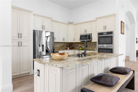 House in Pembroke Pines, Florida 4 bedrooms, 252.51 sq.m. № 2045831 - photo 23