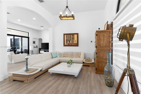 House in Pembroke Pines, Florida 4 bedrooms, 252.51 sq.m. № 2045831 - photo 8