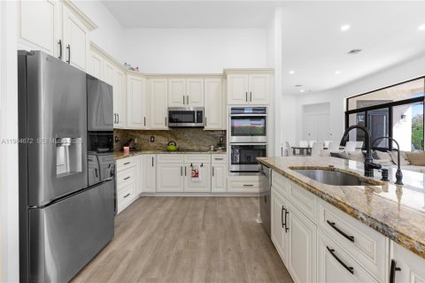 House in Pembroke Pines, Florida 4 bedrooms, 252.51 sq.m. № 2045831 - photo 25