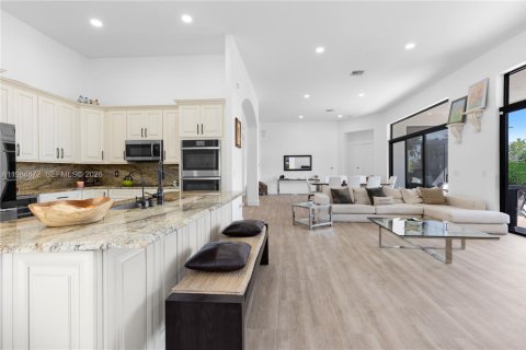 House in Pembroke Pines, Florida 4 bedrooms, 252.51 sq.m. № 2045831 - photo 24