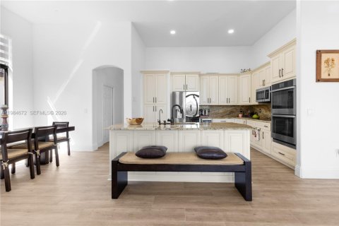 House in Pembroke Pines, Florida 4 bedrooms, 252.51 sq.m. № 2045831 - photo 21