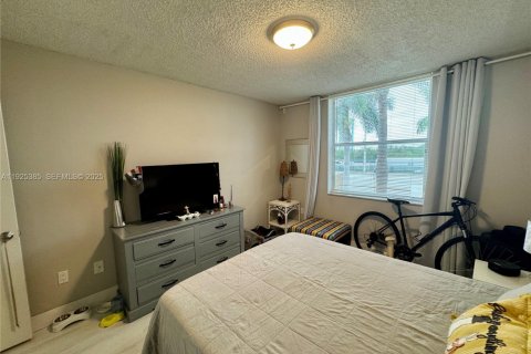 Condominio en venta en Hollywood, Florida, 2 dormitorios, 89.19 m2 № 1983900 - foto 12