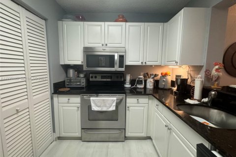 Condominio en venta en Hollywood, Florida, 2 dormitorios, 89.19 m2 № 1983900 - foto 18